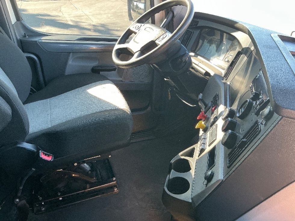 Sleeper Tractor-Heavy Duty Tractors-Freightliner-2021-T12664ST-Fontana-CA-227,086\n\t\tmiles-$ 92,500 - Image 15