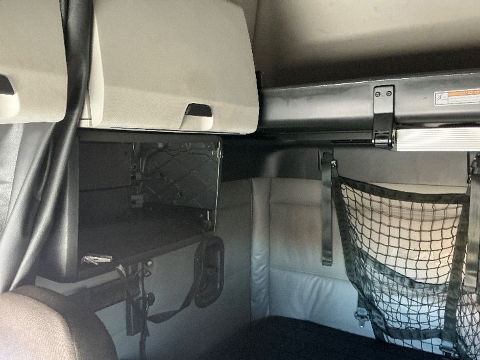 Sleeper Tractor-Heavy Duty Tractors-Freightliner-2021-T12664ST-Fontana-CA-227,086\n\t\tmiles-$ 92,500 - Image 19