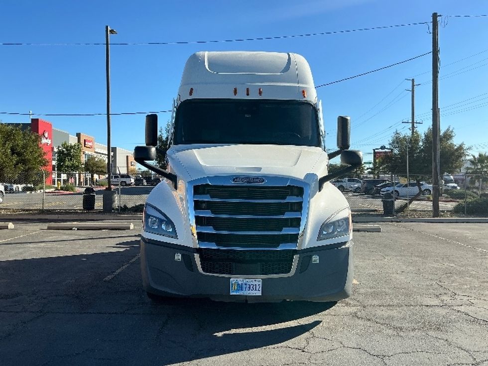 Sleeper Tractor-Heavy Duty Tractors-Freightliner-2021-T12664ST-Fontana-CA-227,086\n\t\tmiles-$ 92,500 - Image 2