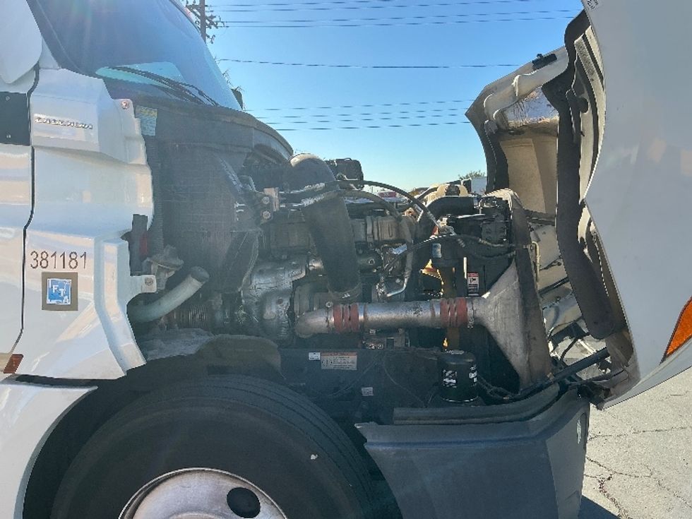 Sleeper Tractor-Heavy Duty Tractors-Freightliner-2021-T12664ST-Fontana-CA-227,086\n\t\tmiles-$ 92,500 - Image 20