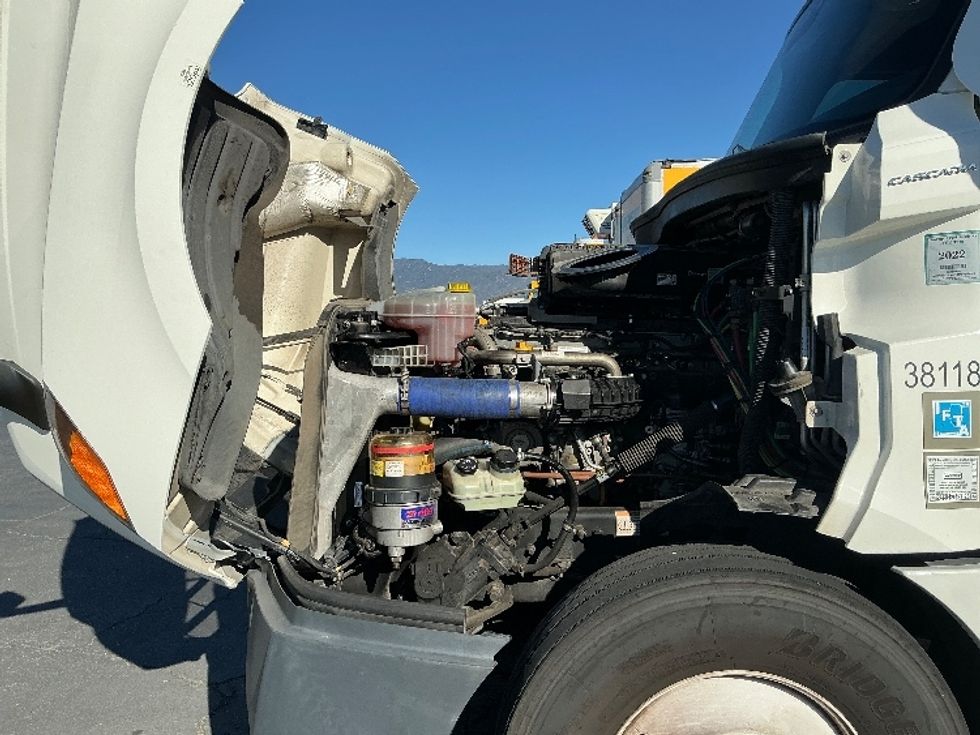 Sleeper Tractor-Heavy Duty Tractors-Freightliner-2021-T12664ST-Fontana-CA-227,086\n\t\tmiles-$ 92,500 - Image 21