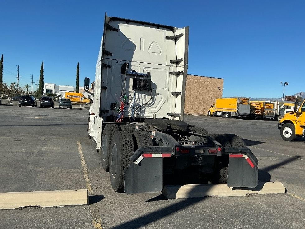 Sleeper Tractor-Heavy Duty Tractors-Freightliner-2021-T12664ST-Fontana-CA-227,086\n\t\tmiles-$ 92,500 - Image 5