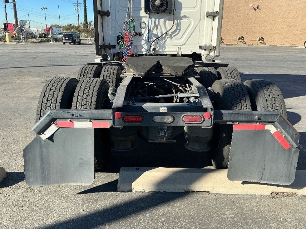 Sleeper Tractor-Heavy Duty Tractors-Freightliner-2021-T12664ST-Fontana-CA-227,086\n\t\tmiles-$ 92,500 - Image 6