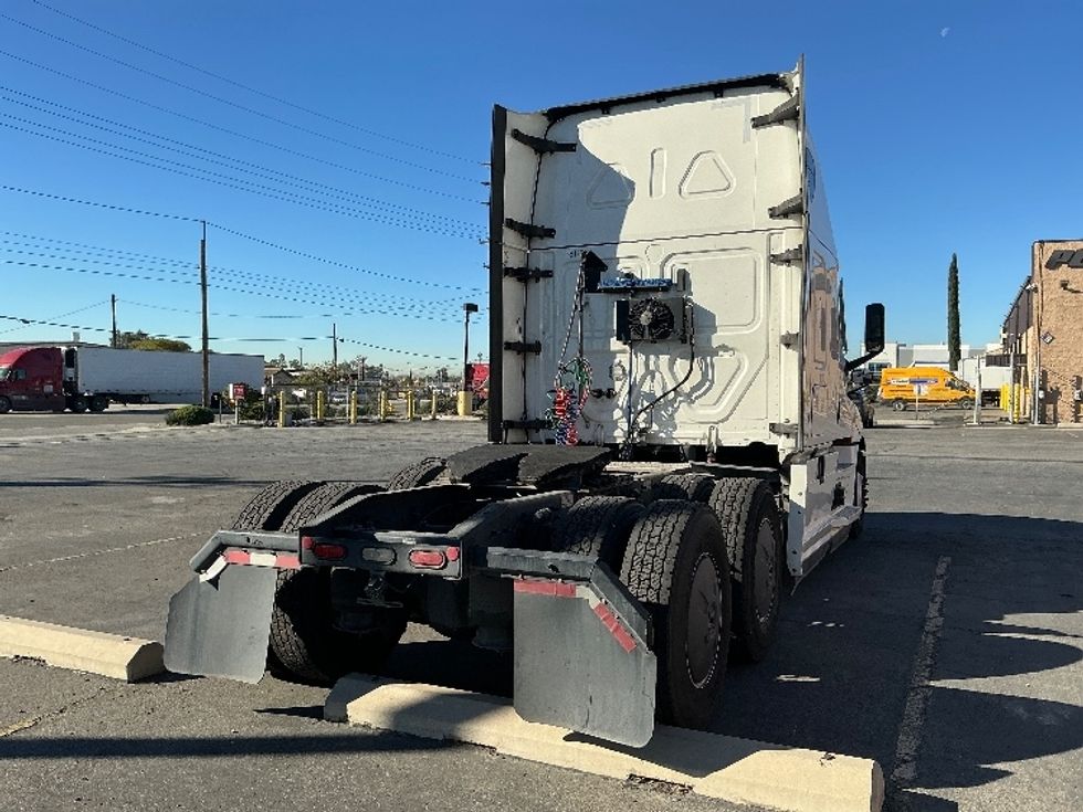 Sleeper Tractor-Heavy Duty Tractors-Freightliner-2021-T12664ST-Fontana-CA-227,086\n\t\tmiles-$ 92,500 - Image 7