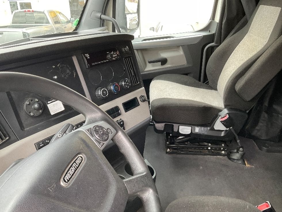 Sleeper Tractor-Heavy Duty Tractors-Freightliner-2021-T12664ST-Fontana-CA-418,915\n\t\tmiles-$ 81,000 - Image 10