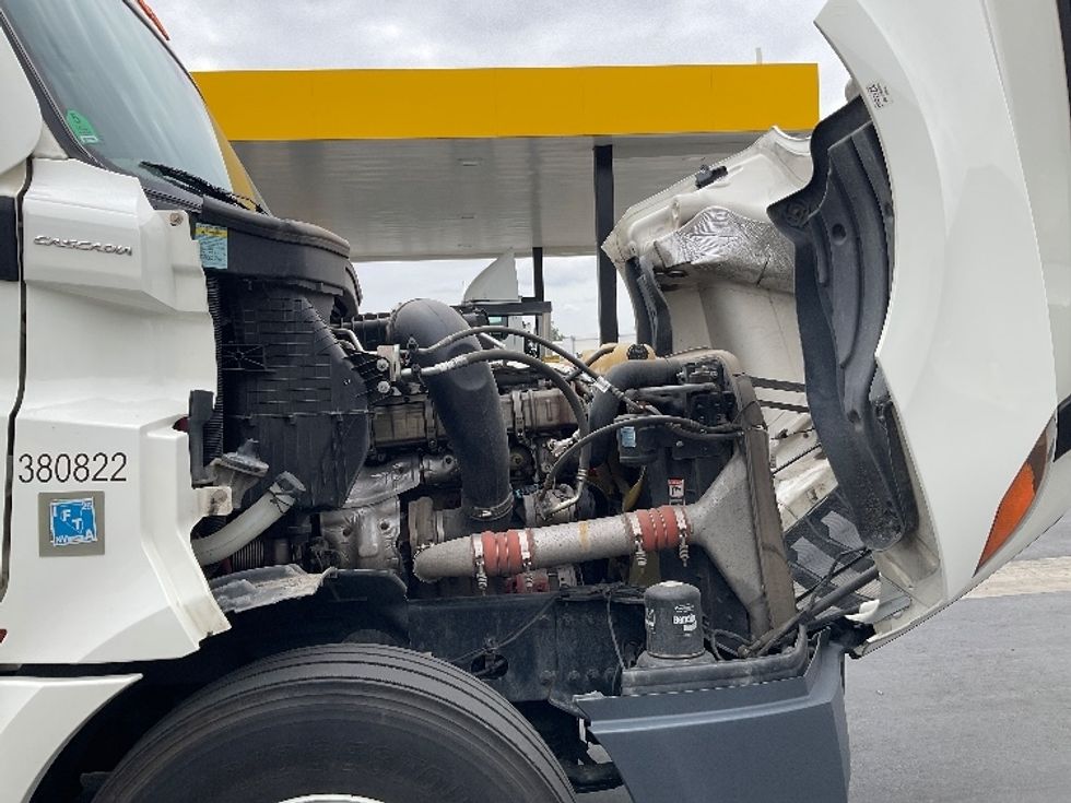 Sleeper Tractor-Heavy Duty Tractors-Freightliner-2021-T12664ST-Fontana-CA-418,915\n\t\tmiles-$ 81,000 - Image 20