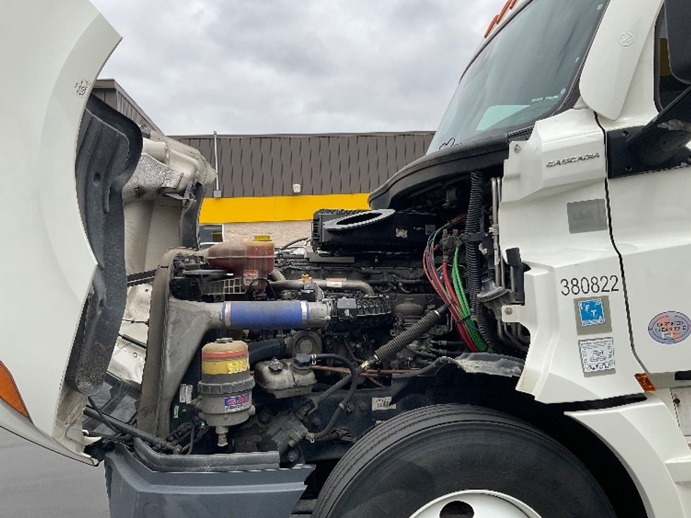 Sleeper Tractor-Heavy Duty Tractors-Freightliner-2021-T12664ST-Fontana-CA-418,915\n\t\tmiles-$ 81,000 - Image 21