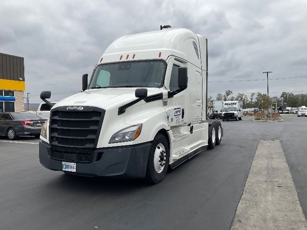 Sleeper Tractor-Heavy Duty Tractors-Freightliner-2021-T12664ST-Fontana-CA-418,915\n\t\tmiles-$ 81,000 - Image 3