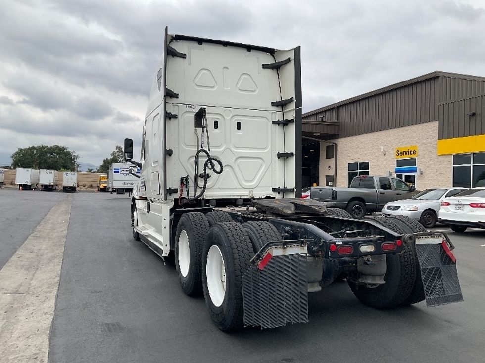 Sleeper Tractor-Heavy Duty Tractors-Freightliner-2021-T12664ST-Fontana-CA-418,915\n\t\tmiles-$ 81,000 - Image 5