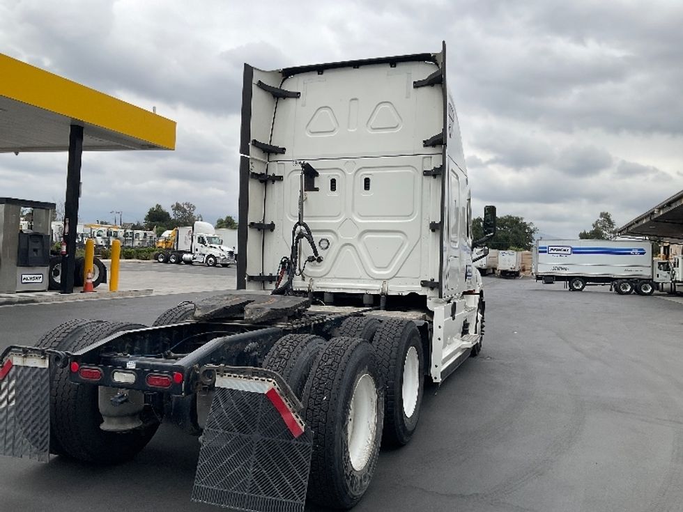 Sleeper Tractor-Heavy Duty Tractors-Freightliner-2021-T12664ST-Fontana-CA-418,915\n\t\tmiles-$ 81,000 - Image 7