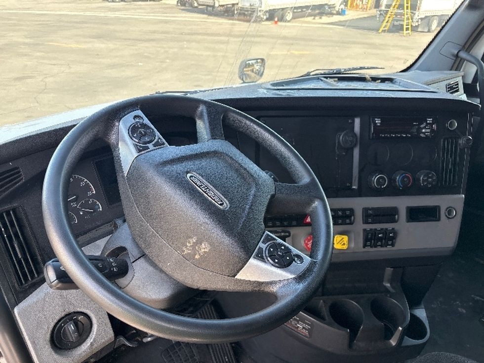 Sleeper Tractor-Heavy Duty Tractors-Freightliner-2021-T12664ST-Fontana-CA-426,210\n\t\tmiles-$ 73,750 - Image 10