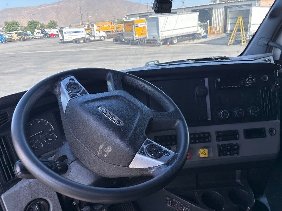 Sleeper Tractor-Heavy Duty Tractors-Freightliner-2021-T12664ST-Fontana-CA-426,210\n\t\tmiles-$ 73,750 - Image 11