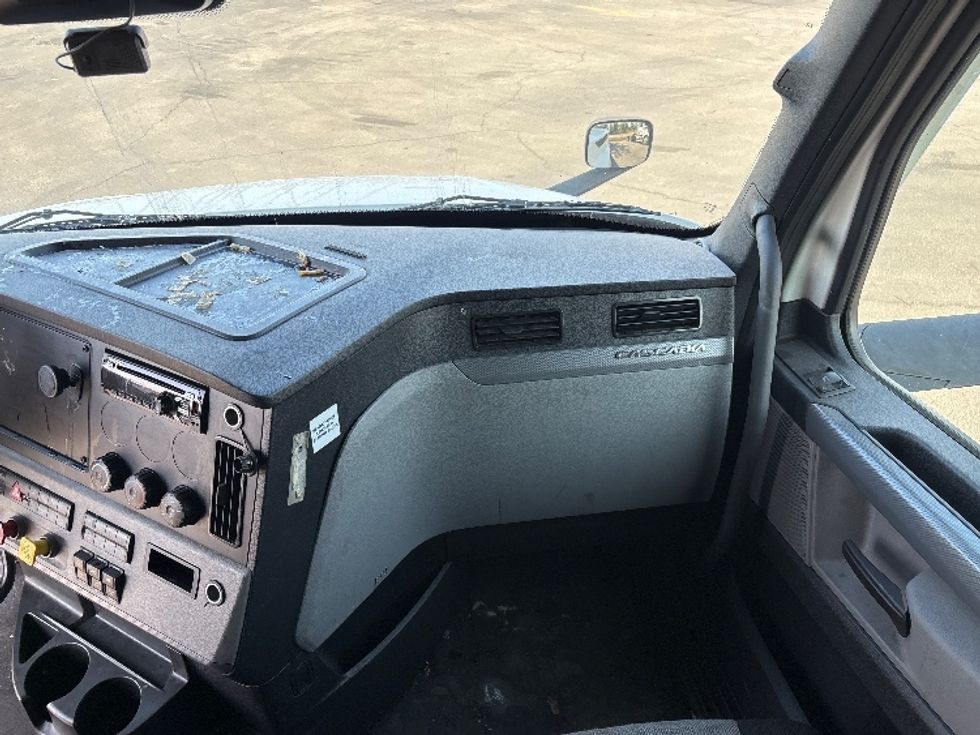 Sleeper Tractor-Heavy Duty Tractors-Freightliner-2021-T12664ST-Fontana-CA-426,210\n\t\tmiles-$ 73,750 - Image 14
