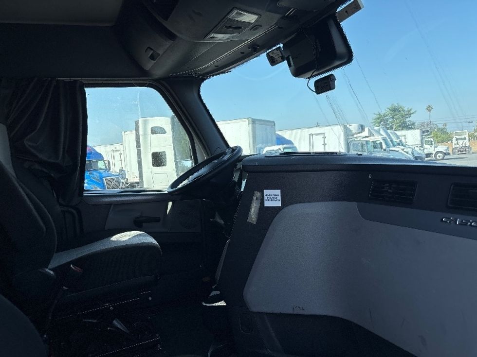 Sleeper Tractor-Heavy Duty Tractors-Freightliner-2021-T12664ST-Fontana-CA-426,210\n\t\tmiles-$ 73,750 - Image 15