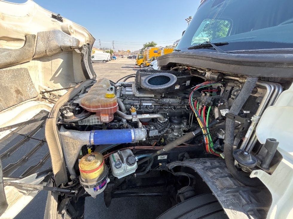 Sleeper Tractor-Heavy Duty Tractors-Freightliner-2021-T12664ST-Fontana-CA-426,210\n\t\tmiles-$ 73,750 - Image 21