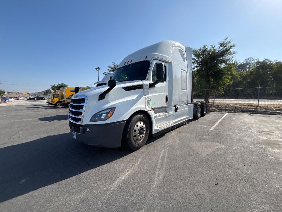 Sleeper Tractor-Heavy Duty Tractors-Freightliner-2021-T12664ST-Fontana-CA-426,210\n\t\tmiles-$ 73,750 - Image 3