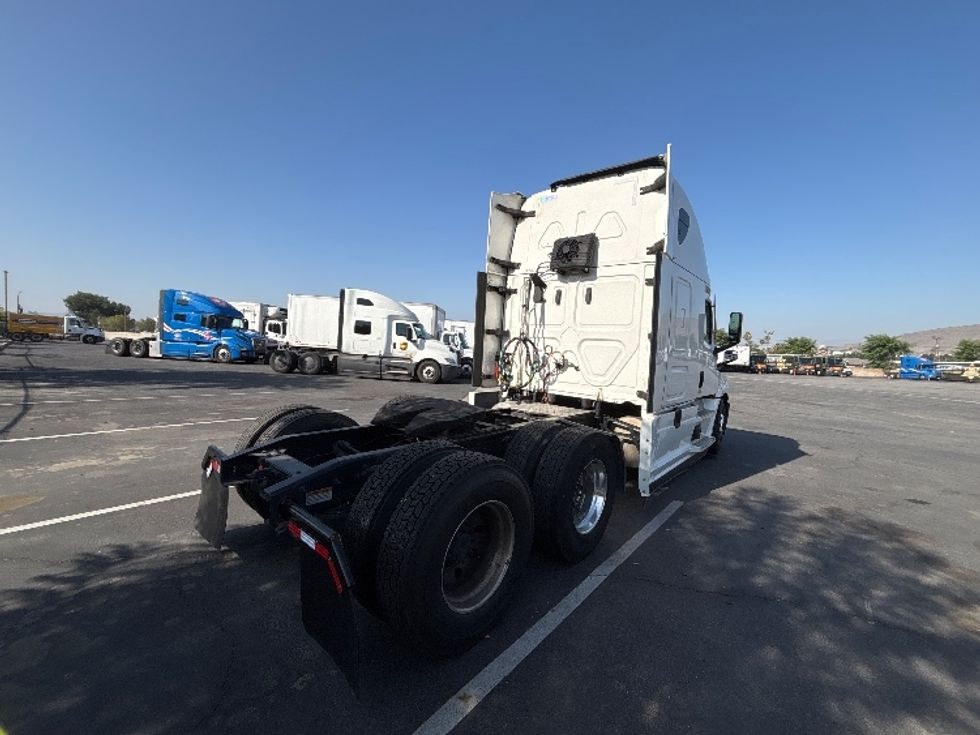 Sleeper Tractor-Heavy Duty Tractors-Freightliner-2021-T12664ST-Fontana-CA-426,210\n\t\tmiles-$ 73,750 - Image 7