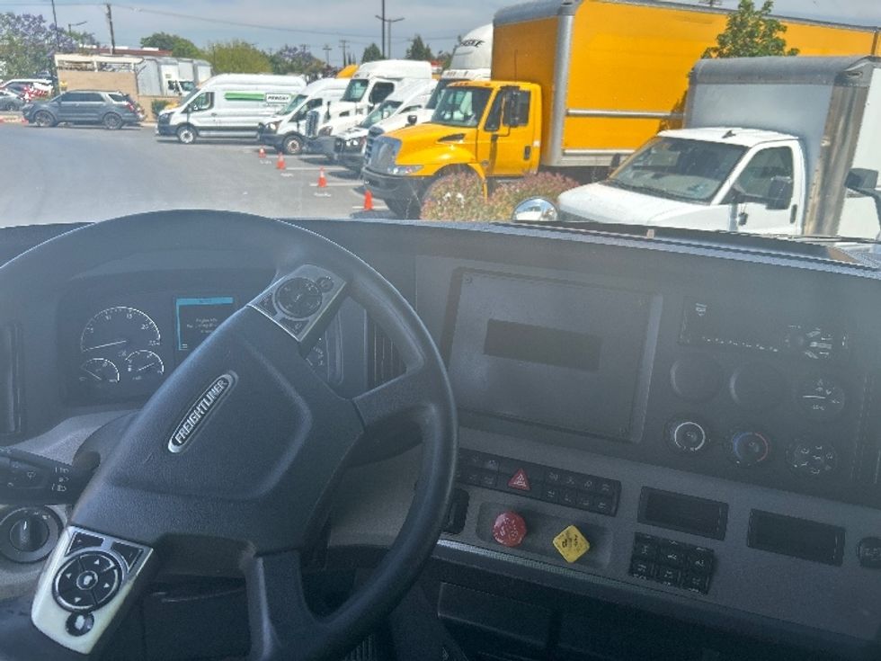Sleeper Tractor-Heavy Duty Tractors-Freightliner-2021-T12664ST-Fontana-CA-525,309\n\t\tmiles-$ 68,000 - Image 11