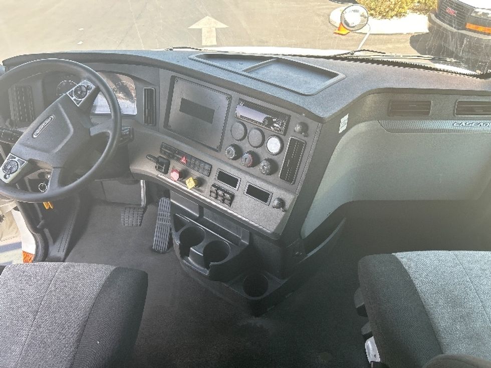 Sleeper Tractor-Heavy Duty Tractors-Freightliner-2021-T12664ST-Fontana-CA-525,309\n\t\tmiles-$ 68,000 - Image 12