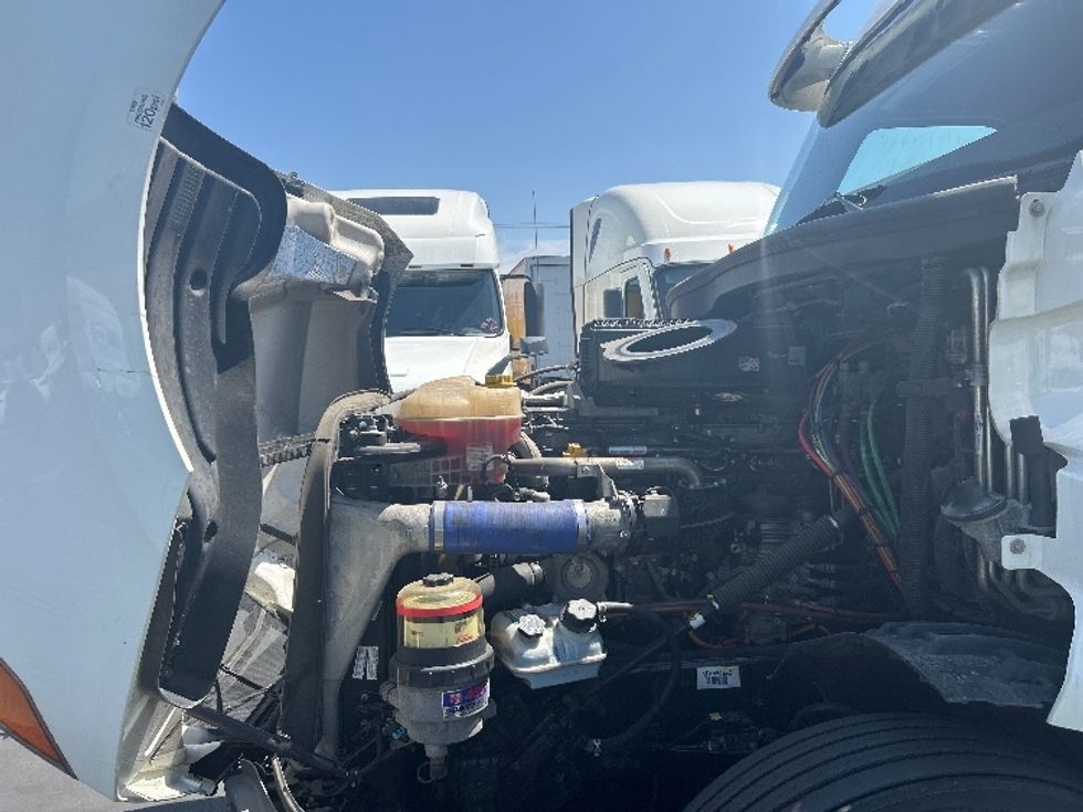 Sleeper Tractor-Heavy Duty Tractors-Freightliner-2021-T12664ST-Fontana-CA-525,309\n\t\tmiles-$ 68,000 - Image 21