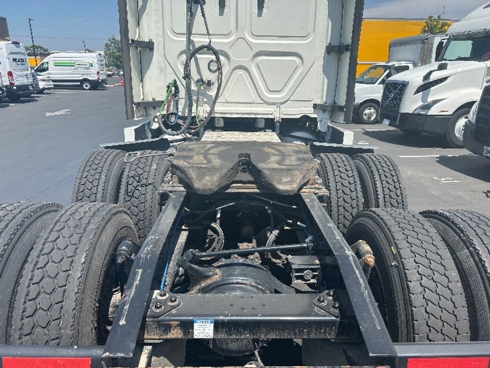 Sleeper Tractor-Heavy Duty Tractors-Freightliner-2021-T12664ST-Fontana-CA-525,309\n\t\tmiles-$ 68,000 - Image 6