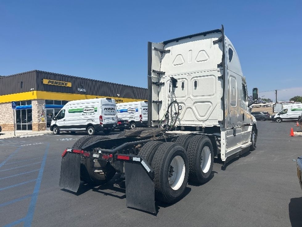Sleeper Tractor-Heavy Duty Tractors-Freightliner-2021-T12664ST-Fontana-CA-525,309\n\t\tmiles-$ 68,000 - Image 7
