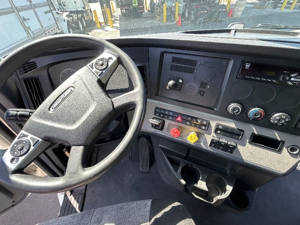 Sleeper Tractor-Heavy Duty Tractors-Freightliner-2021-T12664ST-Fontana-CA-597,845\n\t\tmiles-$ 62,500 - Image 11