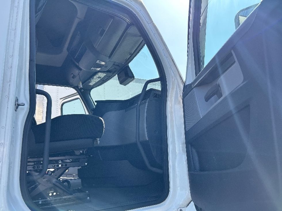 Sleeper Tractor-Heavy Duty Tractors-Freightliner-2021-T12664ST-Fontana-CA-597,845\n\t\tmiles-$ 62,500 - Image 13