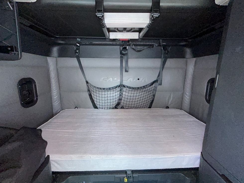 Sleeper Tractor-Heavy Duty Tractors-Freightliner-2021-T12664ST-Fontana-CA-597,845\n\t\tmiles-$ 62,500 - Image 16