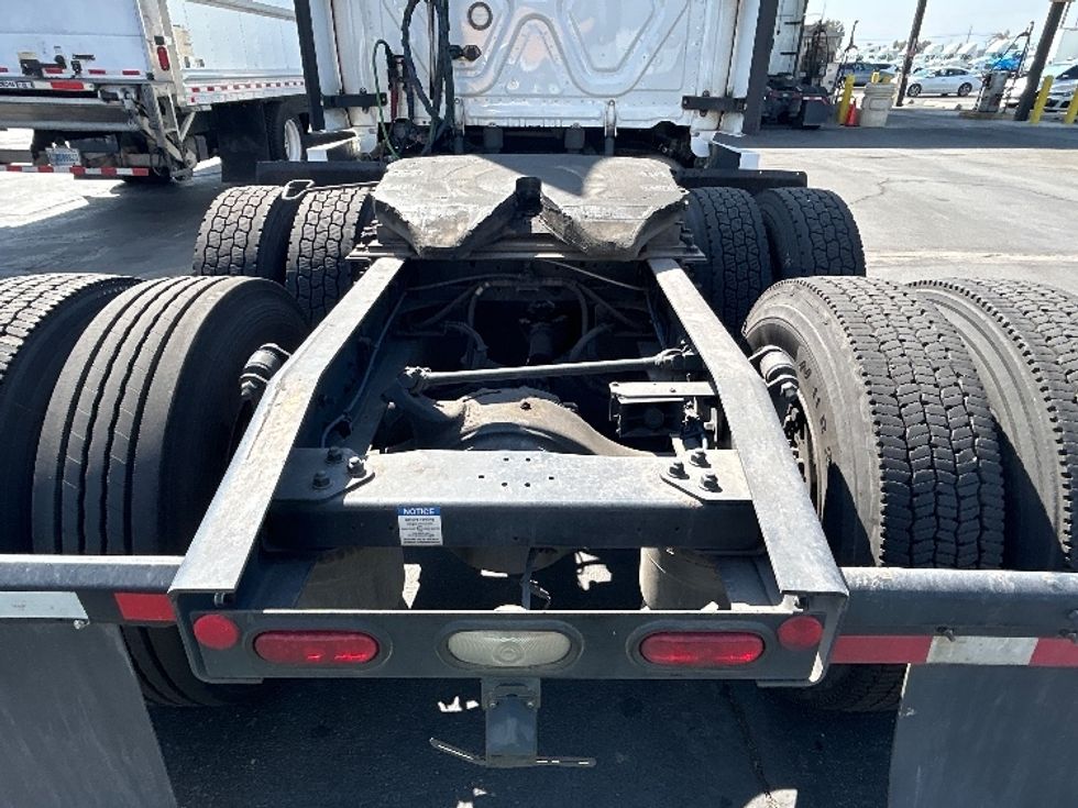Sleeper Tractor-Heavy Duty Tractors-Freightliner-2021-T12664ST-Fontana-CA-597,845\n\t\tmiles-$ 62,500 - Image 6
