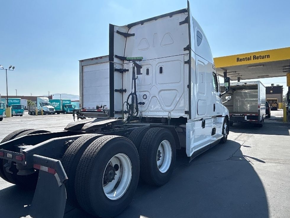 Sleeper Tractor-Heavy Duty Tractors-Freightliner-2021-T12664ST-Fontana-CA-597,845\n\t\tmiles-$ 62,500 - Image 7