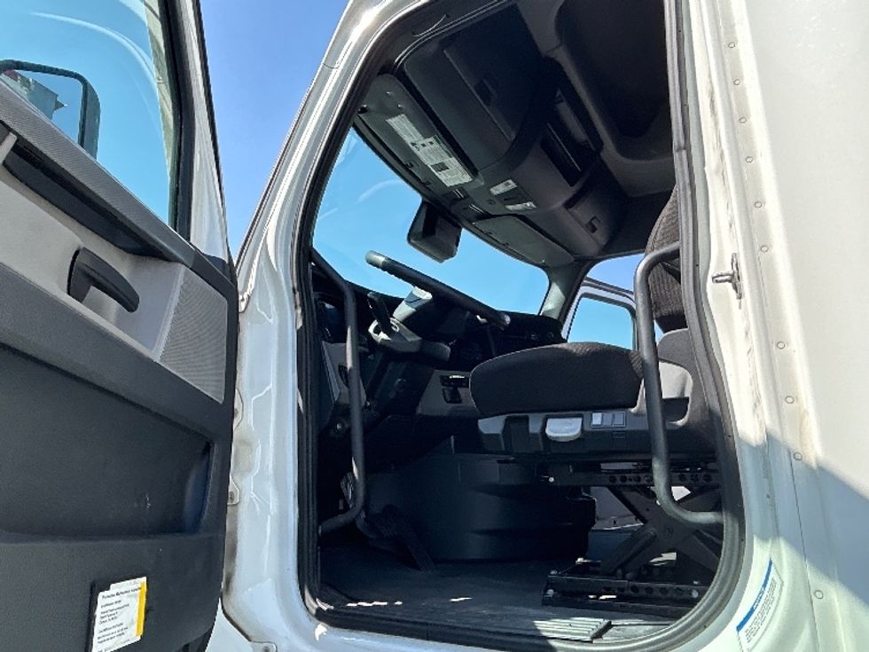 Sleeper Tractor-Heavy Duty Tractors-Freightliner-2021-T12664ST-Fontana-CA-597,845\n\t\tmiles-$ 62,500 - Image 9