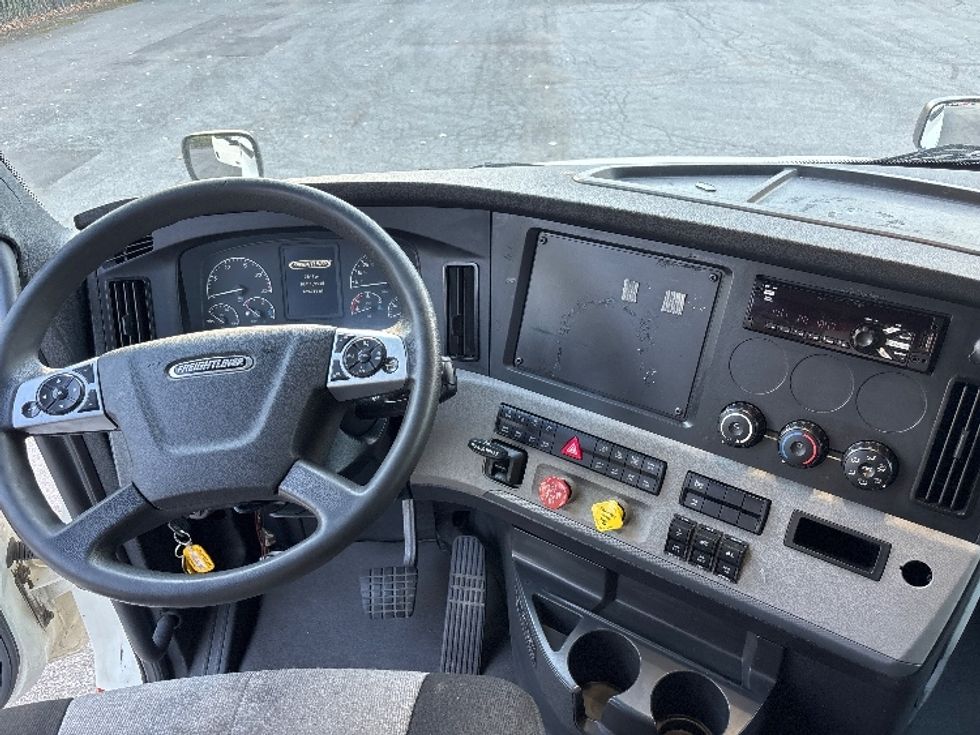 Sleeper Tractor-Heavy Duty Tractors-Freightliner-2021-T12664ST-Fort Wayne-IN-459,046\n\t\tmiles-$ 67,000 - Image 11