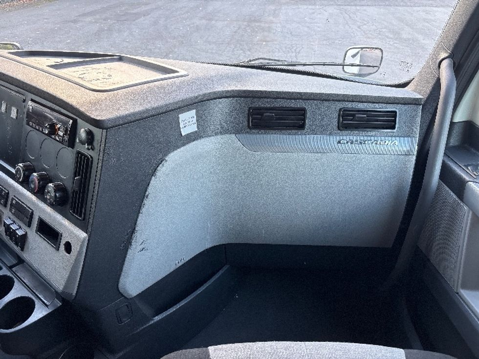 Sleeper Tractor-Heavy Duty Tractors-Freightliner-2021-T12664ST-Fort Wayne-IN-459,046\n\t\tmiles-$ 67,000 - Image 14