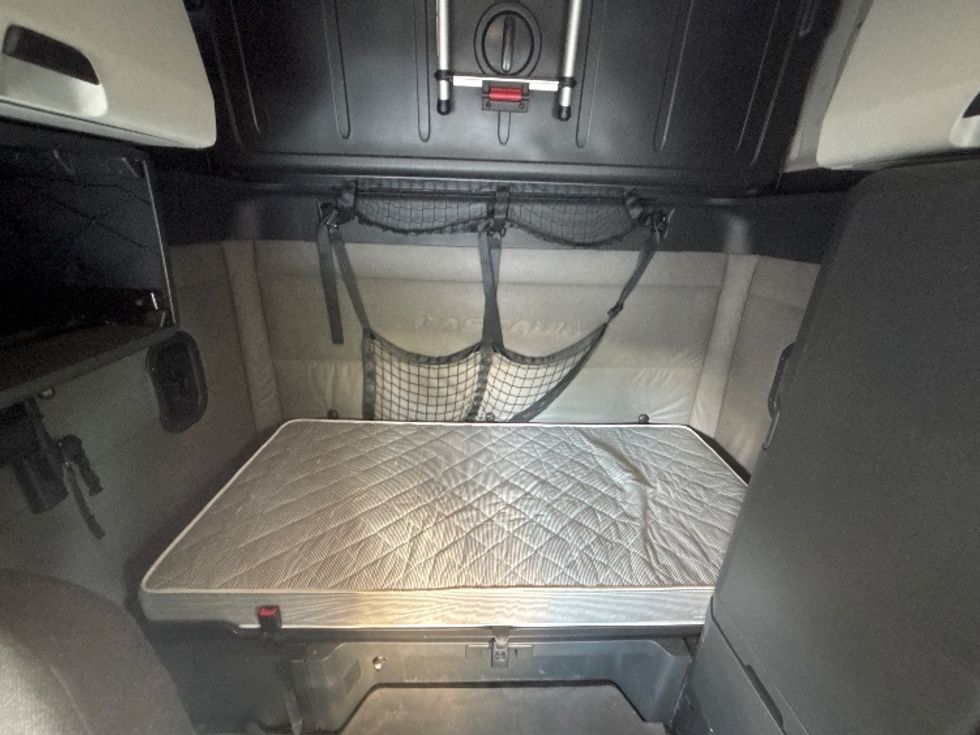 Sleeper Tractor-Heavy Duty Tractors-Freightliner-2021-T12664ST-Fort Wayne-IN-459,046\n\t\tmiles-$ 67,000 - Image 16