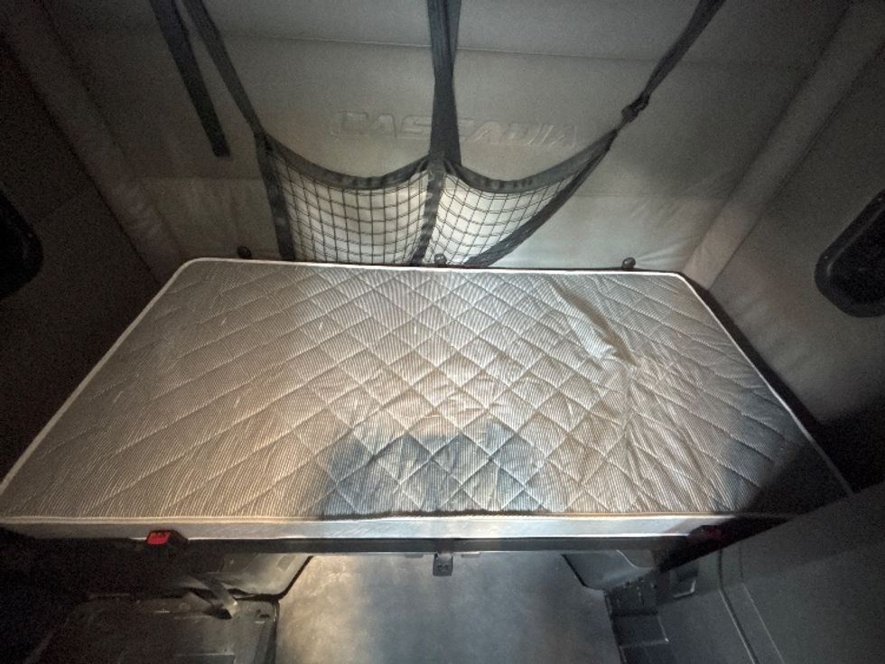 Sleeper Tractor-Heavy Duty Tractors-Freightliner-2021-T12664ST-Fort Wayne-IN-459,046\n\t\tmiles-$ 67,000 - Image 17