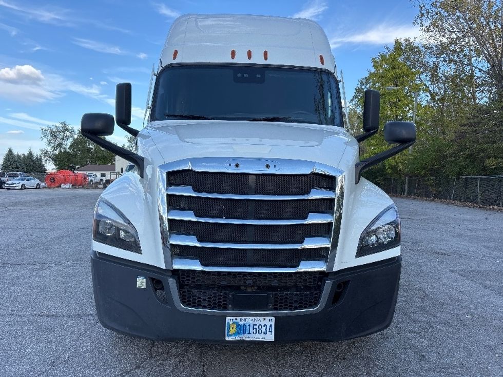 Sleeper Tractor-Heavy Duty Tractors-Freightliner-2021-T12664ST-Fort Wayne-IN-459,046\n\t\tmiles-$ 67,000 - Image 2