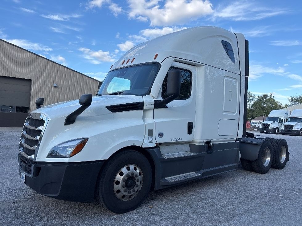 Sleeper Tractor-Heavy Duty Tractors-Freightliner-2021-T12664ST-Fort Wayne-IN-459,046\n\t\tmiles-$ 67,000 - Image 3