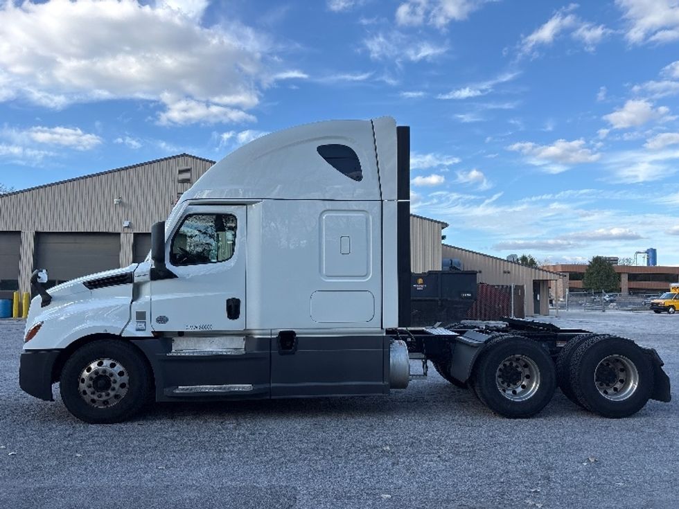 Sleeper Tractor-Heavy Duty Tractors-Freightliner-2021-T12664ST-Fort Wayne-IN-459,046\n\t\tmiles-$ 67,000 - Image 4