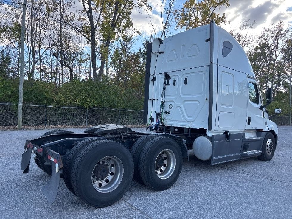 Sleeper Tractor-Heavy Duty Tractors-Freightliner-2021-T12664ST-Fort Wayne-IN-459,046\n\t\tmiles-$ 67,000 - Image 7