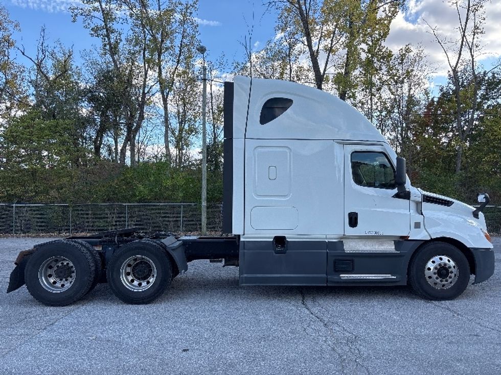 Sleeper Tractor-Heavy Duty Tractors-Freightliner-2021-T12664ST-Fort Wayne-IN-459,046\n\t\tmiles-$ 67,000 - Image 8