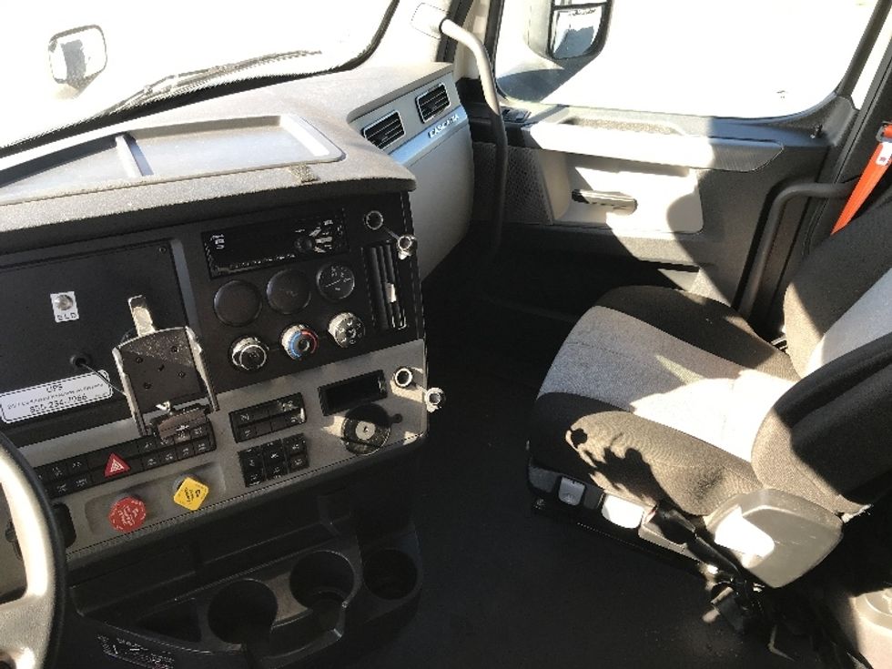 Sleeper Tractor-Heavy Duty Tractors-Freightliner-2021-T12664ST-Fort Wayne-IN-509,184\n\t\tmiles-$ 62,750 - Image 12