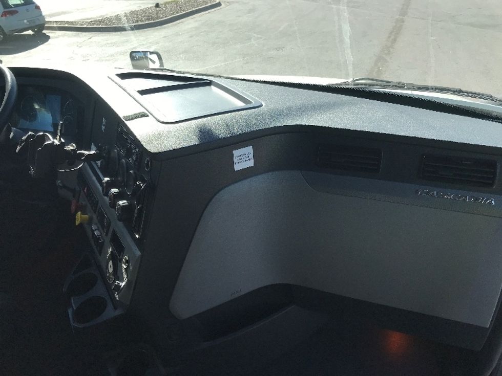 Sleeper Tractor-Heavy Duty Tractors-Freightliner-2021-T12664ST-Fort Wayne-IN-509,184\n\t\tmiles-$ 62,750 - Image 14