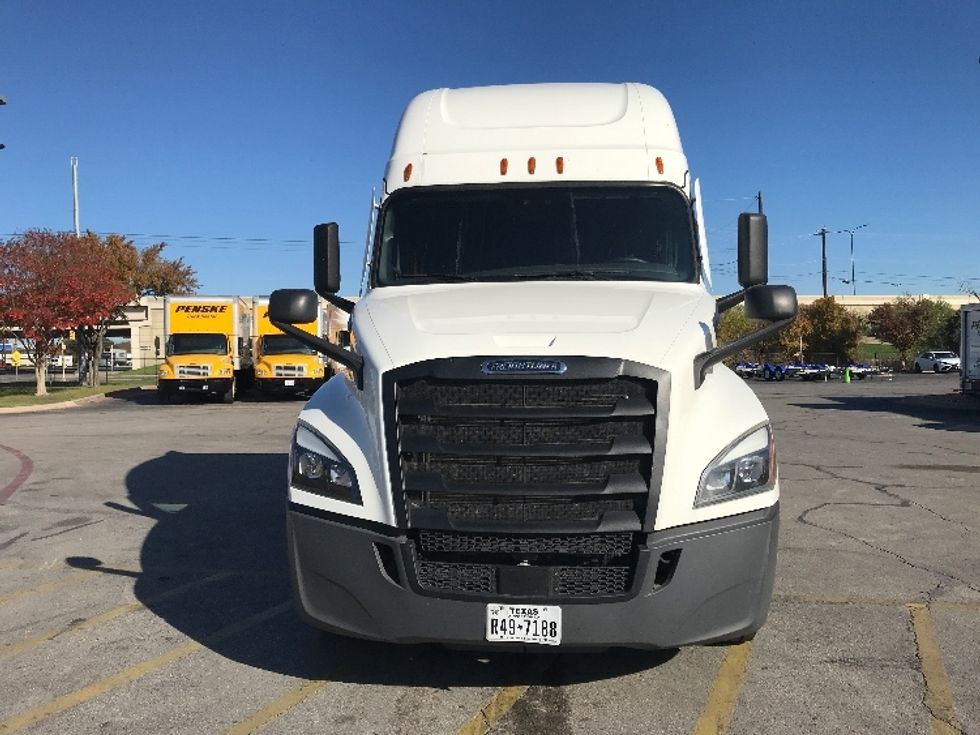 Sleeper Tractor-Heavy Duty Tractors-Freightliner-2021-T12664ST-Fort Wayne-IN-509,184\n\t\tmiles-$ 62,750 - Image 2