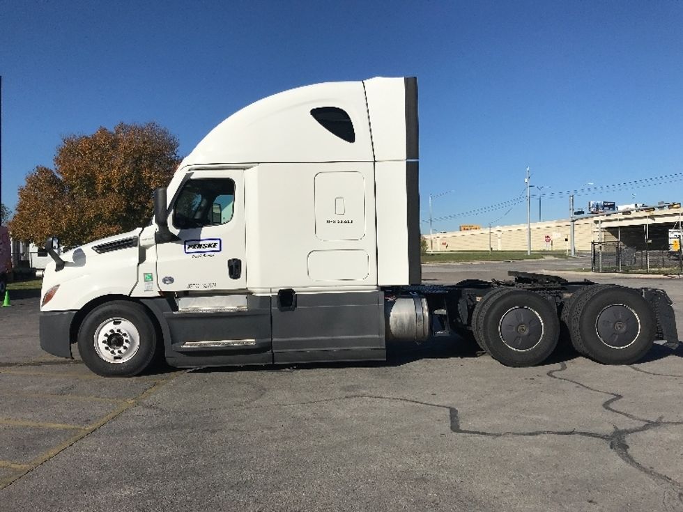 Sleeper Tractor-Heavy Duty Tractors-Freightliner-2021-T12664ST-Fort Wayne-IN-509,184\n\t\tmiles-$ 62,750 - Image 4