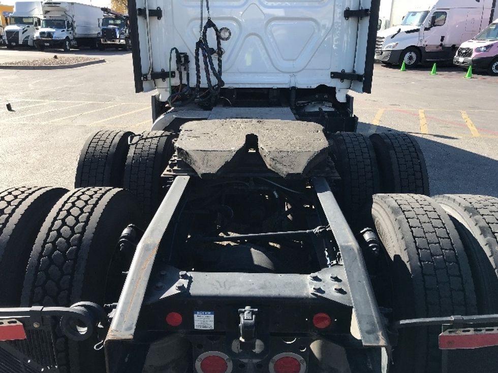 Sleeper Tractor-Heavy Duty Tractors-Freightliner-2021-T12664ST-Fort Wayne-IN-509,184\n\t\tmiles-$ 62,750 - Image 6