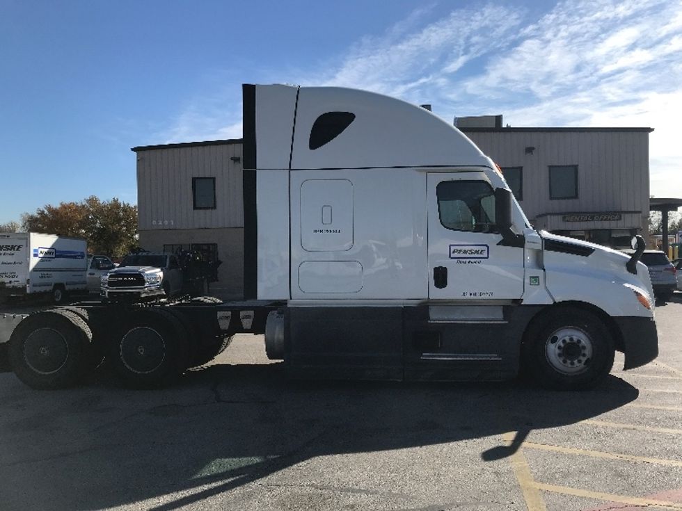 Sleeper Tractor-Heavy Duty Tractors-Freightliner-2021-T12664ST-Fort Wayne-IN-509,184\n\t\tmiles-$ 62,750 - Image 8