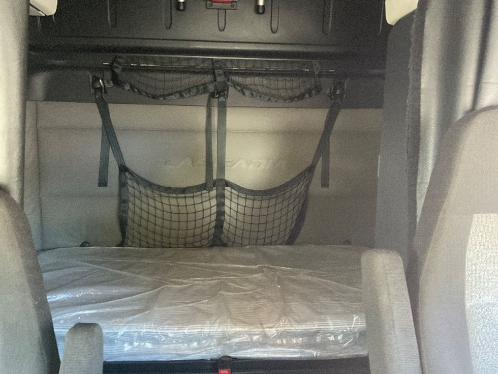 Sleeper Tractor-Heavy Duty Tractors-Freightliner-2021-T12664ST-Fort Wayne-IN-518,556\n\t\tmiles-$ 61,500 - Image 16