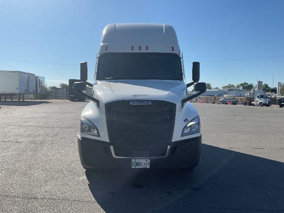 Sleeper Tractor-Heavy Duty Tractors-Freightliner-2021-T12664ST-Fort Wayne-IN-518,556\n\t\tmiles-$ 61,500 - Image 2