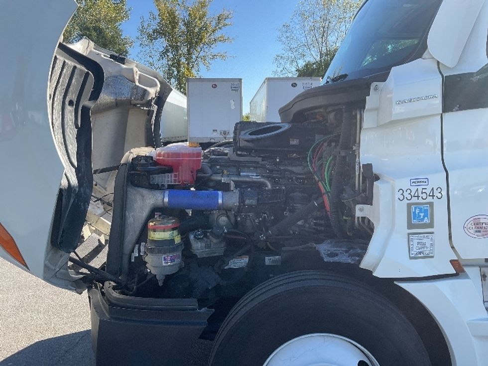 Sleeper Tractor-Heavy Duty Tractors-Freightliner-2021-T12664ST-Fort Wayne-IN-518,556\n\t\tmiles-$ 61,500 - Image 21